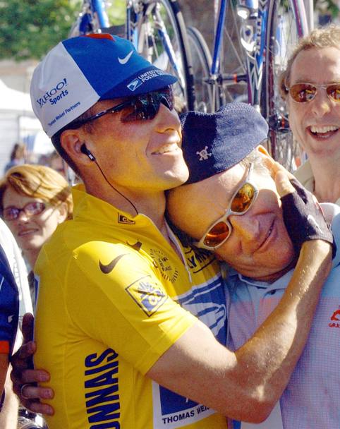 Con l’amico Lance Armstrong al Tour de France, 2002. (Ap)